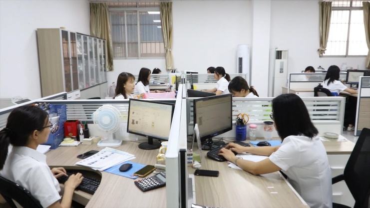 hochwertige Babykleidung