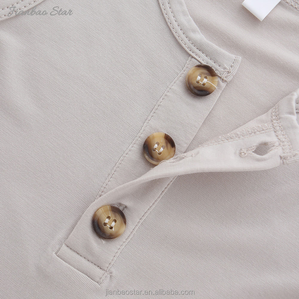 Neugeborene Babykleidung