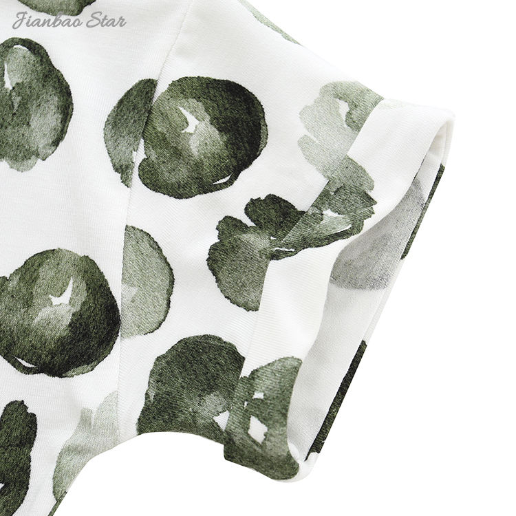 Neugeborene Babykleidung