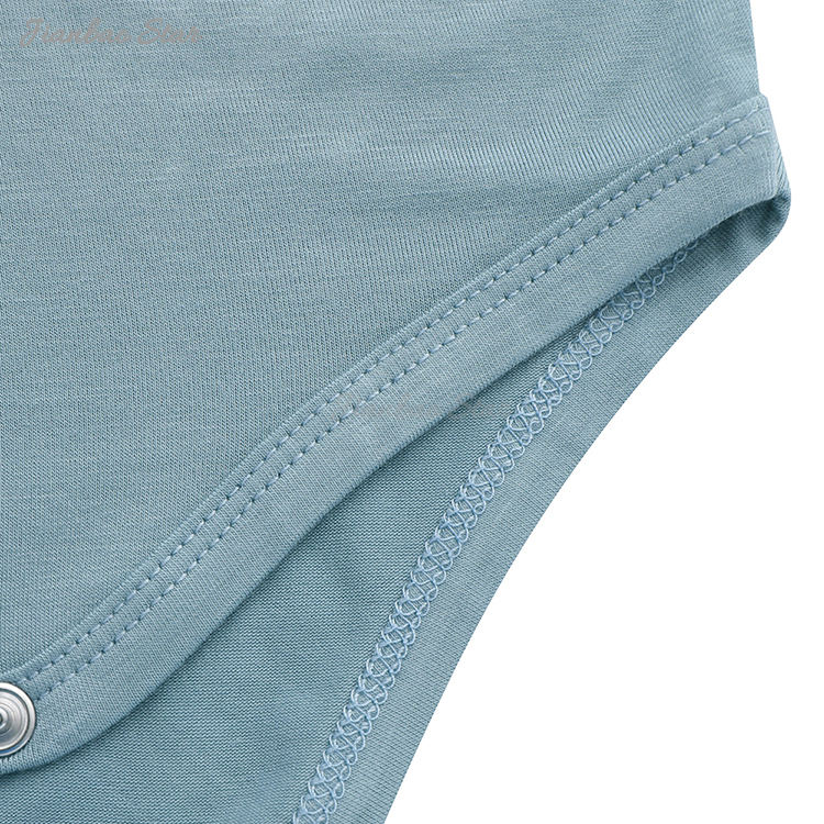 Kleidung f&uuml;r Neugeborene