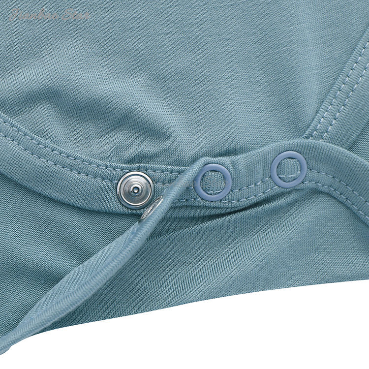 moderne Babykleidung