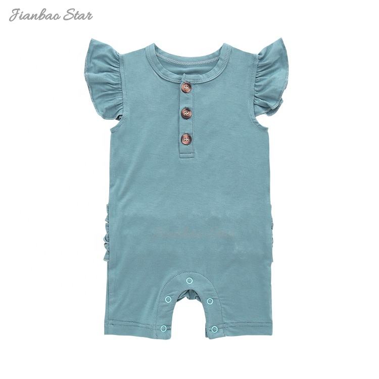 v&ecirc;tements doux pour b&eacute;b&eacute;