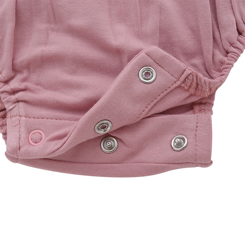 Neugeborene Babykleidung