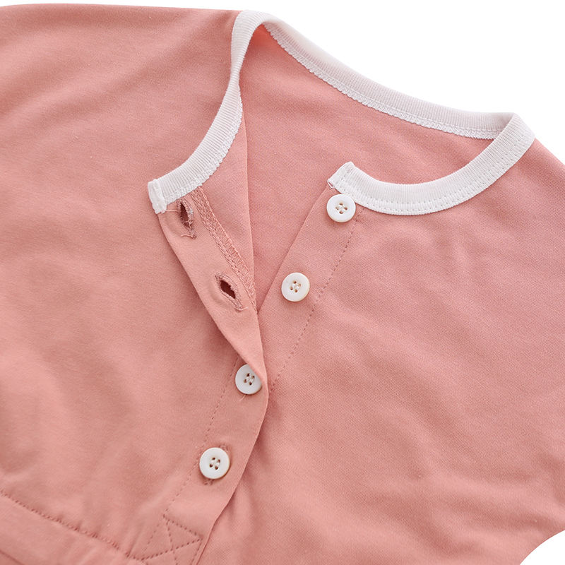 Neugeborene Babykleidung